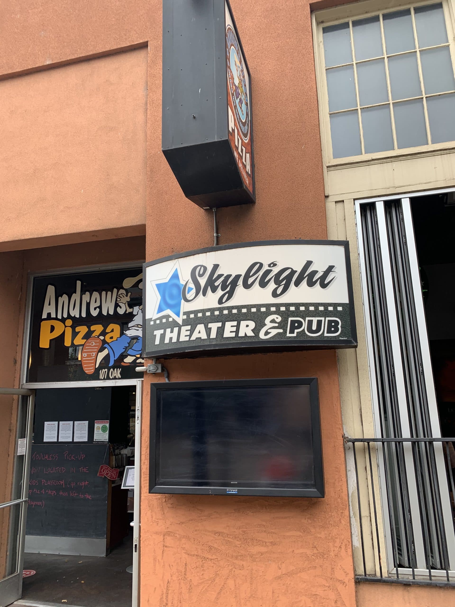 Things to Do in Hood River Andrews Pizza and Skylight Theater